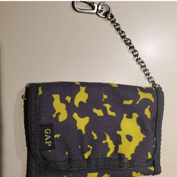 GAP tri-fold velcro wallet with chain - Picture 2 of 4